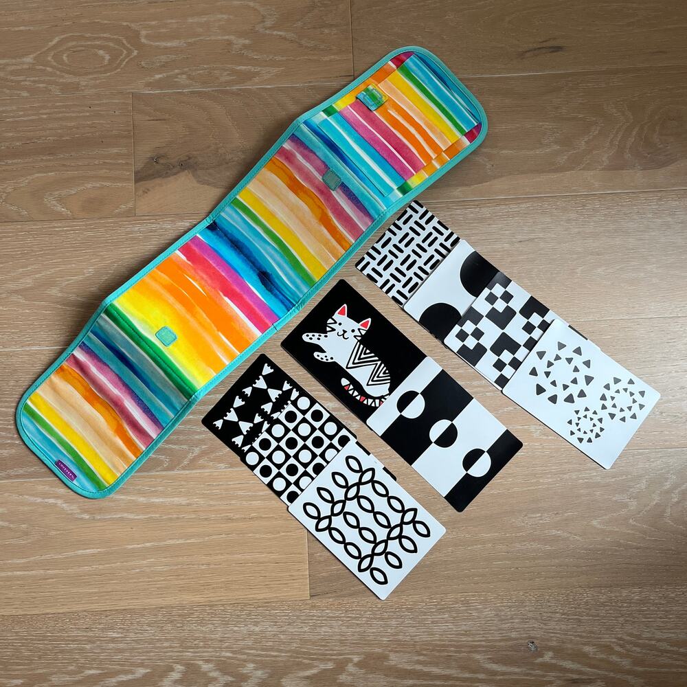 Lovevery High Contrast Card Holder With Cards